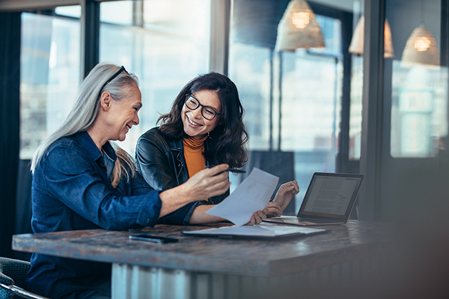 2 women working in the office