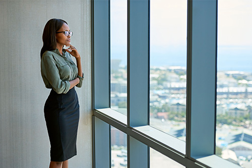 attractive-young-businesswoman-wearing-glasses-staring